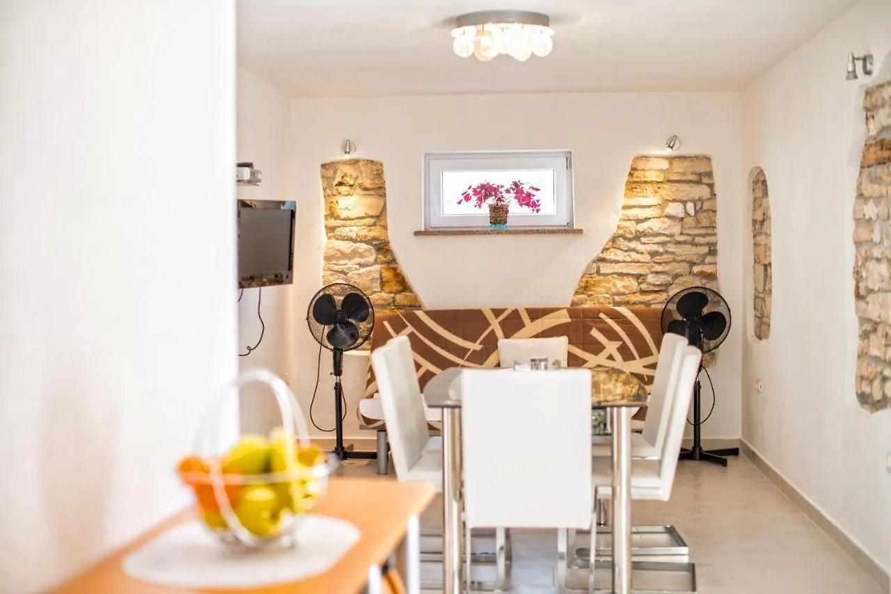 Apartments Salcinovic Medolino 3*,